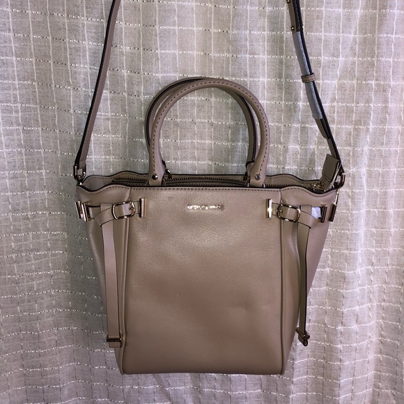 Michael Kors Mini crossbody 👜 - Picture 4 of 5